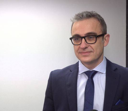 Opracowana przez Polaków sonda z grafenu wykryje zawał podczas operacji serca. Jest dokładniejsza niż EKG i minimalizuje ryzyko powikłań pooperacyjnych