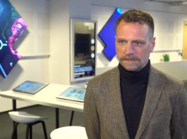 Nowe technologie zacierają różnicę między tradycyjnymi a wirtualnymi zakupami. W innowacyjne systemy inwestują firmy odzieżowe i obuwnicze