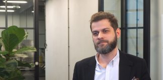 Pandemia rewolucjonizuje pracę laboratoriów. Dzięki rozszerzonej rzeczywistości laboranci mogą pracować zdalnie