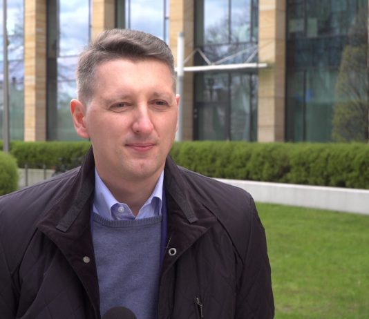 Praca zdalna znacząco zwiększyła sprzedaż sprzętu komputerowego. Firmy najczęściej wybierały nowe laptopy