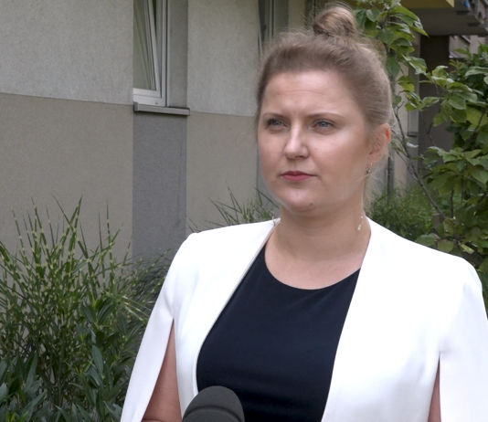 Dachy z instalacją fotowoltaiczną mogą stwarzać zagrożenie pożarowe. Zastosowanie istniejących przepisów niweluje to ryzyko