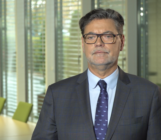 Rolnicy coraz chętniej korzystają z odnawialnych źródeł energii. Ubezpieczenia takich instalacji mogą być dodatkiem do polisy rolnej