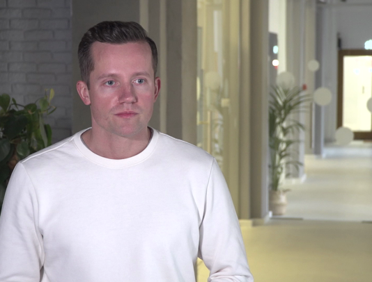 Wynagrodzenia w IT coraz wyższe. Pracodawcy walczą o talenty benefitami sięgającymi 100 tys. zł i obsługą prywatnego consierge’a