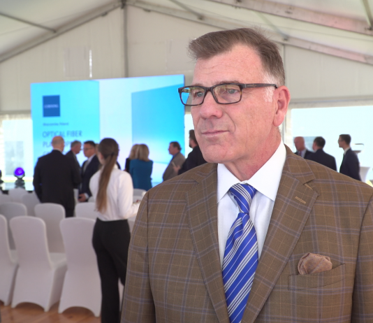 Rozbudowa sieci 5G napędzi popyt na światłowody. Ich nowa fabryka w Mszczonowie obsłuży największych odbiorców w Europie