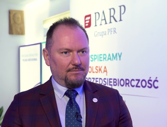 PARP rozdysponuje prawie 6 mld euro z nowej unijnej siedmiolatki. Pierwsze konkursy wystartują już w I kwartale 2023 roku