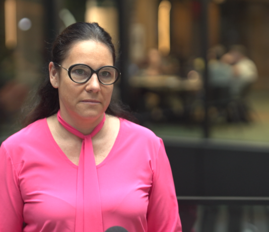 Nowe przepisy unijne mogą się przyczynić do zalania rynku milionami ton plastiku. Będą ograniczać wykorzystywane w e-handlu papieru i tektury