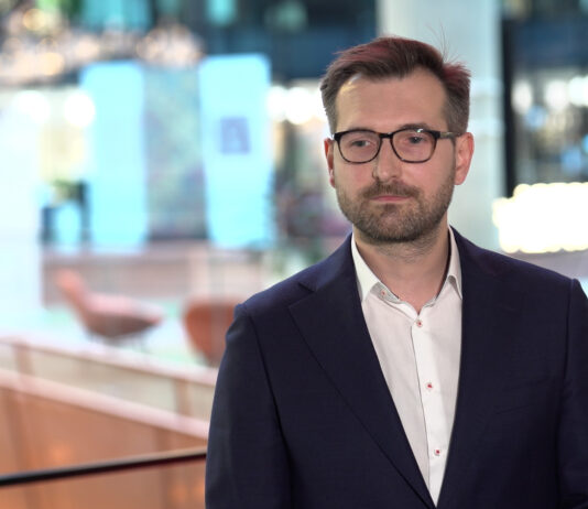 Polscy naukowcy opracowują technologię wytwarzania zielonego wodoru. Rozwiązanie ma być oparte na wykorzystaniu biomasy i energii słonecznej