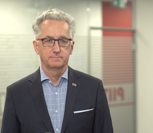 Rośnie akceptacja Polaków dla rozwoju telekomunikacji, w tym 5G. Wciąż jednak pokutuje wiele mitów na temat pola elektromagnetycznego