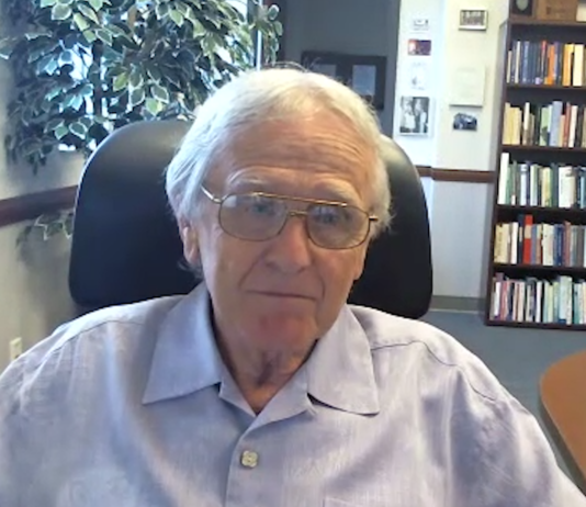 Różnice płciowe w aktywności wokalnej pojawiają się już u niemowląt. W pierwszym roku życia to chłopcy są bardziej „gadatliwi” niż dziewczynki, w drugim jest odwrotnie