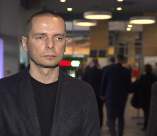 Zorganizowane grupy cyberprzestępcze sięgają po coraz bardziej zaawansowane narzędzia sztucznej inteligencji. Często celem ataków jest infrastruktura krytyczna