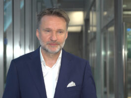 Giganci farmaceutyczni inwestują w sztuczną inteligencję. Chcą szybciej i taniej opracowywać kandydatów na leki