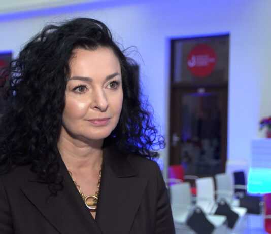 Konsumenci w sieci narażeni na długą listę manipulacyjnych praktyk sprzedażowych. Zagraniczne platformy wymykają się unijnym regulacjom