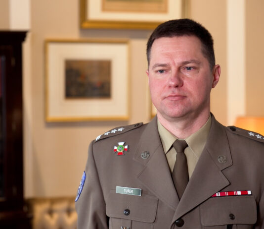 Pięciokrotnie więcej ataków na wojskowe sieci i systemy teleinformatyczne niż przed wybuchem wojny w Ukrainie. AI będzie mocniej wspierać cyberobronę