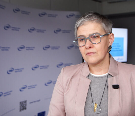 Dziesięć zespołów naukowców rozpoczyna badania o globalnym potencjale. 300 mln zł trafi na rozwój medycyny, kwantów i AI